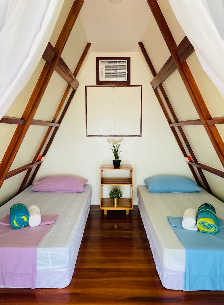 Cozy Beachfront Cabin At North Cove - San Remigio