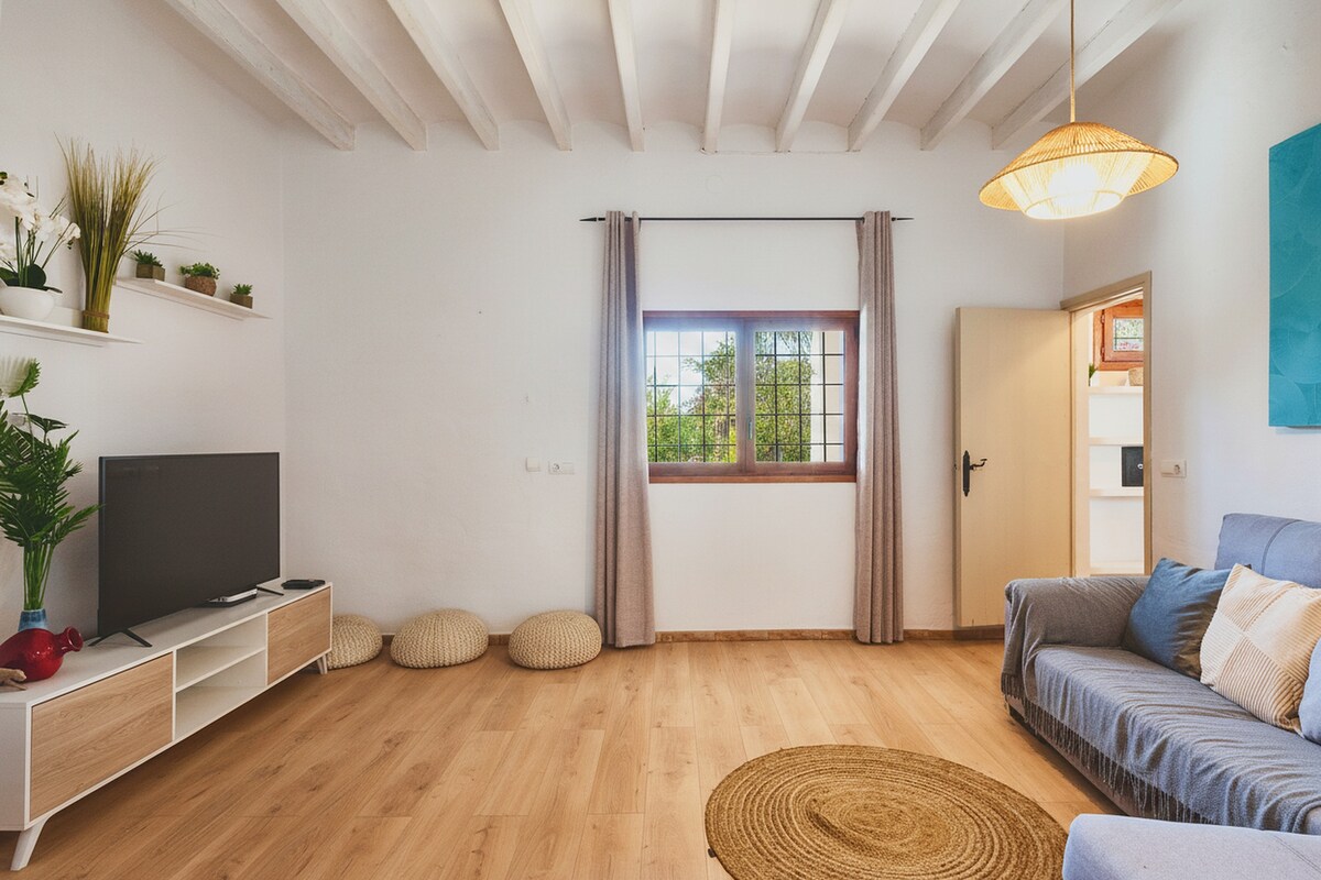 Top performing Airbnb: Luxe Villa 4BR | Pool | Garden | BBQ | Fire Pit | in Sant Josep De Sa Talaia