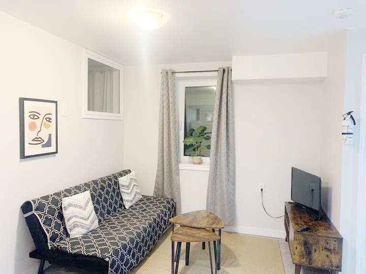 Stylish Suite: Separate Entrance & Free St Parking - Waterloo
