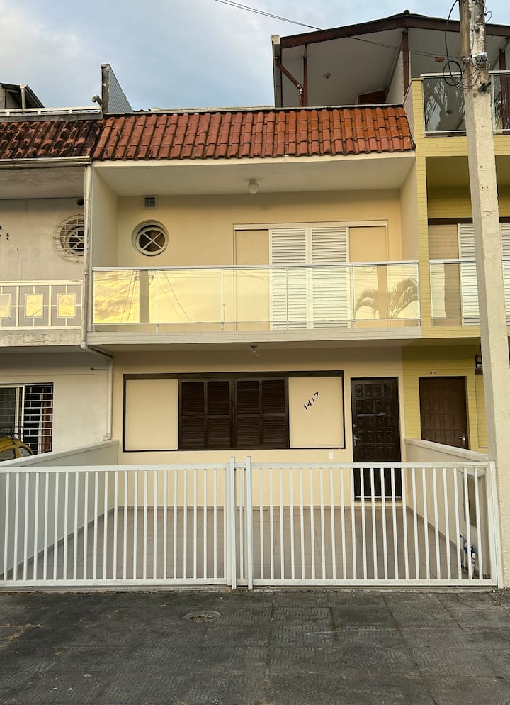 Sobrado Triplex A 500m Da Praia Central. - Guaratuba