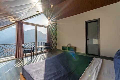 StayVista at Orion Villa w/ Jacuzzi, Mountain View
