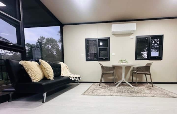 'Yellowstone' Country Lodge. 
Pet-friendly - Montville