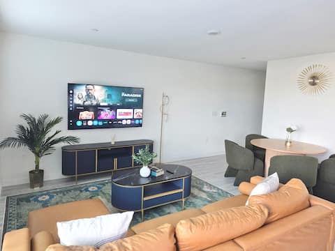 Popular Airbnb listing: Spacious Home w/Outdoor Dining & BBQ near Galleria in Roseville