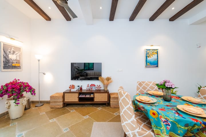 Living room image 7