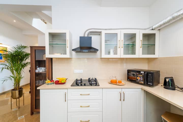 Full kitchen image 2