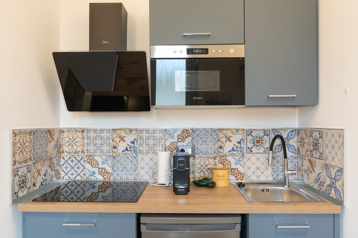 Top Airbnb: Elegant and bright apartment in the historic center in Palermo