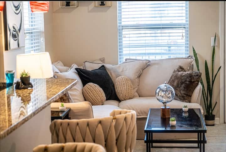 Downtown Indy Luxe | King Bed, Free Garage Parking - Indiana (State)