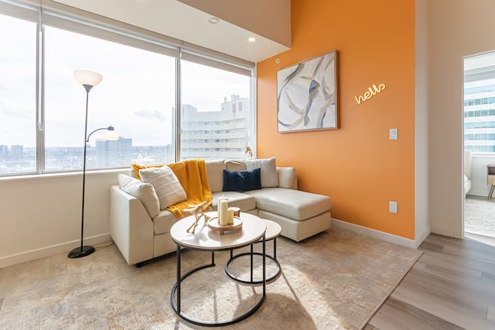 Breathtaking Views • 2bd 2 Ba 5 Min Walk To Rogers - Edmonton