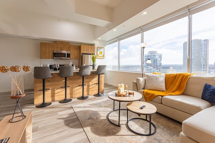 Breathtaking Views 2bd 2 Ba 5 Min Walk To Rogers - Edmonton, Canadá