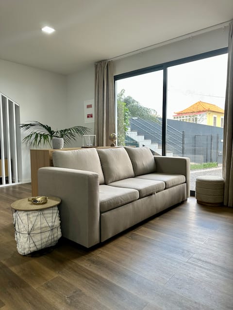 Top performing Airbnb: Modern Sea View Studio with Private Parking in Gaula