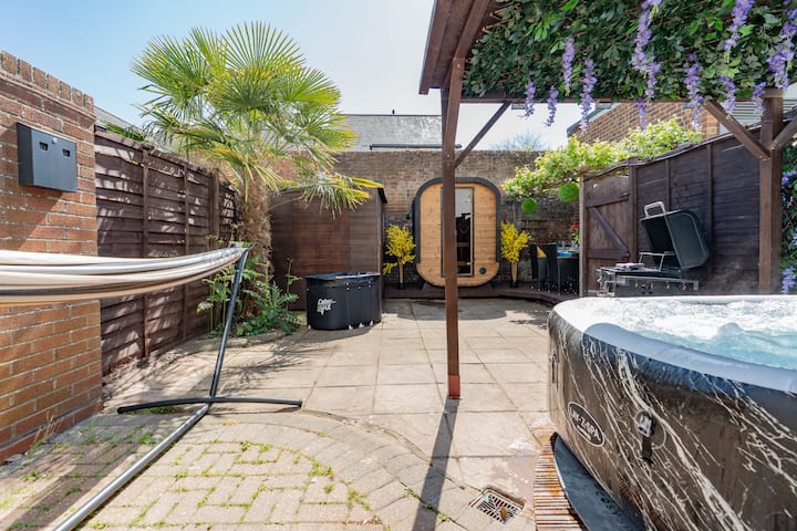 Open Mind Property- Hot Tub, Sauna & Free Parking - Fareham