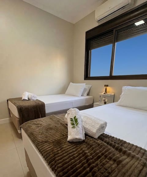Escape the cold! AP with covered garage + air conditioning