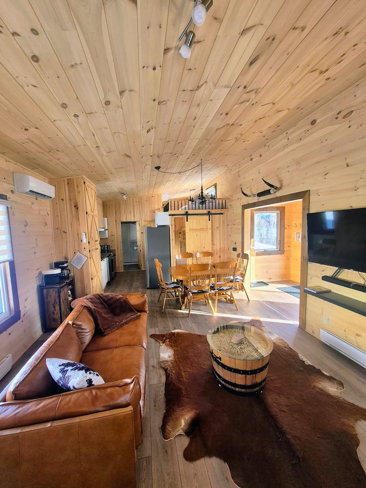 Bord De L’eau | Plage Privée & Spa Privé | Chalet - Saguenay
