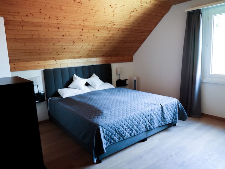 Schlafzimmer 1