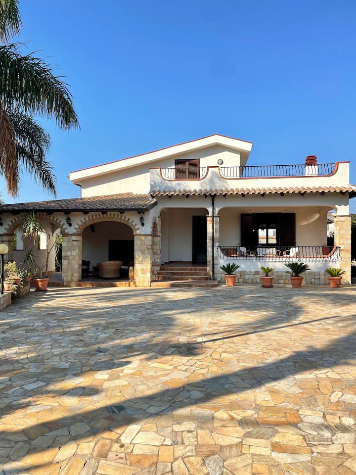 Villa Seaside Pool & Beach (Near Maggagiari Beach) - Cinisi