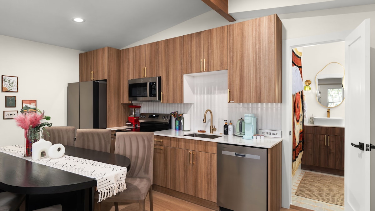 Austin Oasis | Movie Area | Hot Tub