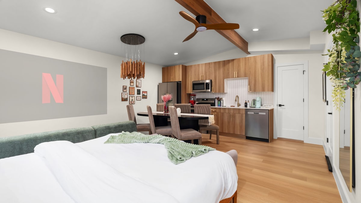 Austin Oasis | Movie Area | Hot Tub