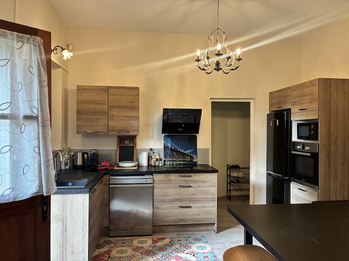 Cozy Guesthouse On Historic Castle Property - Pont-en-Royans