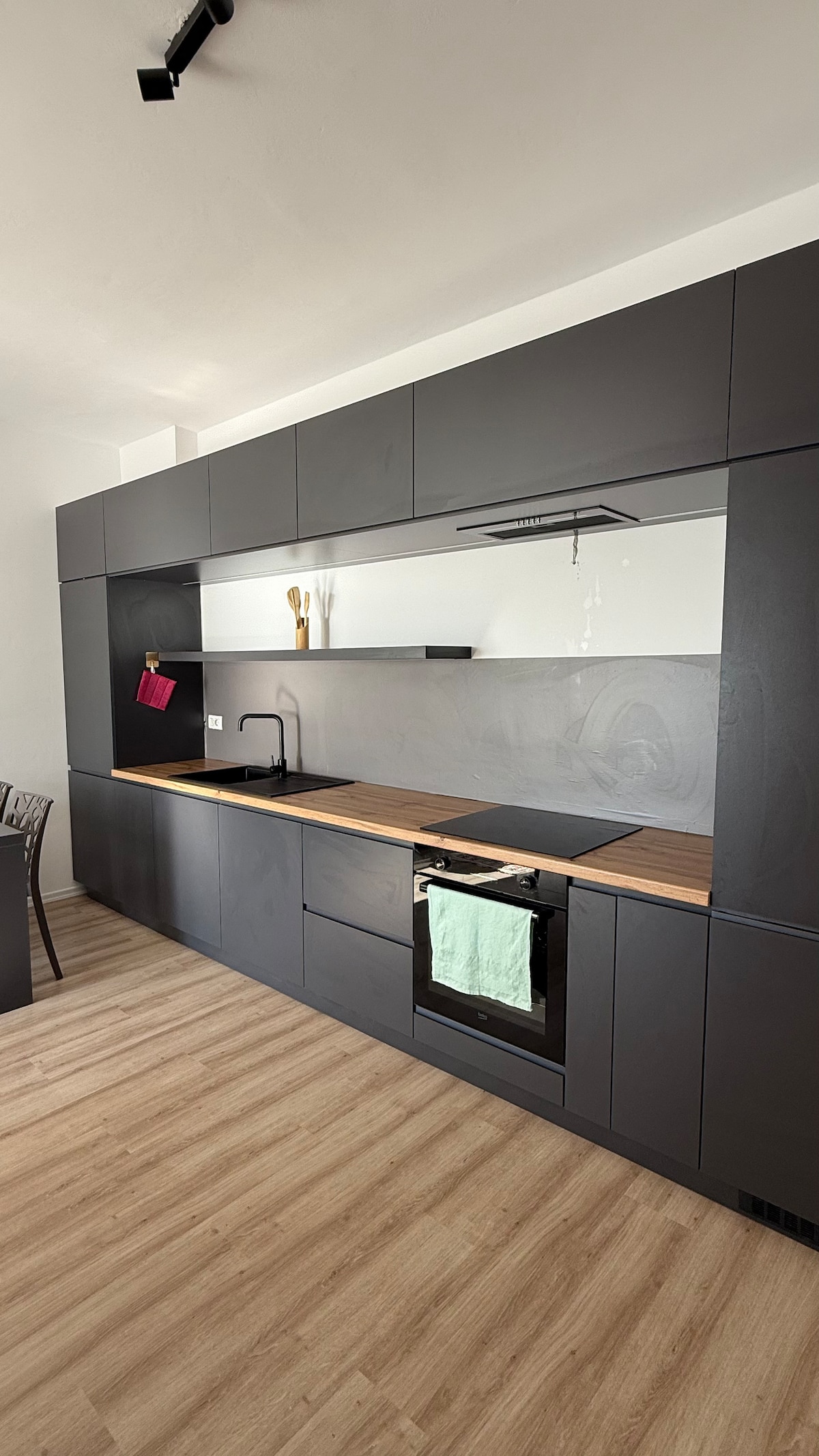 Listing 1578292464877420800