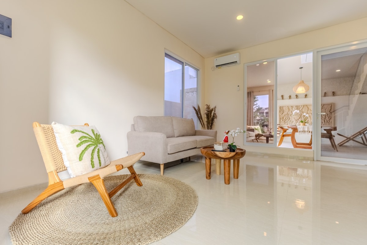Home in South Kuta · ★4.67 · 2 bedrooms · 2 beds · 1.5 private baths, сопоставимый объект Airbnb