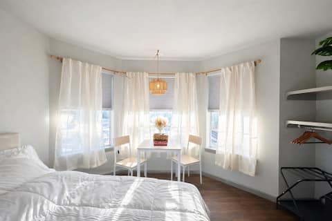 Top Airbnb: Eureka Studio-BoHo-FREE Coffee Daily@Java Dudes in Eureka Springs & Ozarks