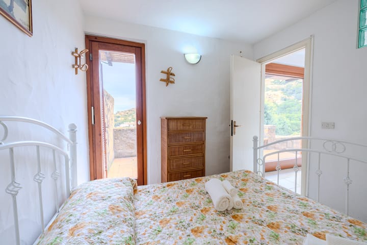  Seconda Camera matrimoniale, set asciugamani, armadio 