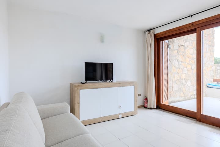 Soggiorno con divano letto, tv e aria condizionata 