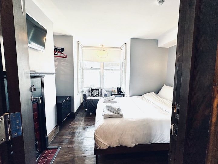 Victorian Stay Near The Sea | Guest And The City - Brighton