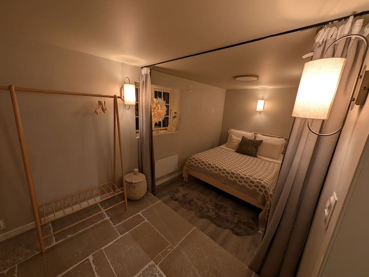 Boutique Suite With Private Entry And Bathroom - Oslo