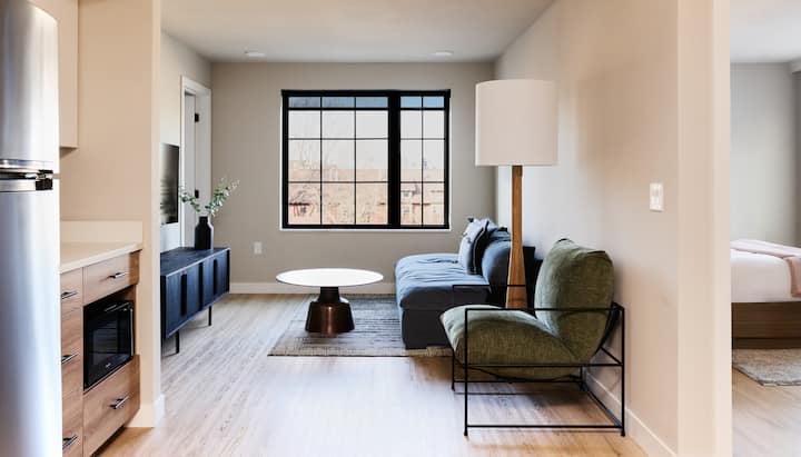 The Dylin Hotel | One Bedroom With Office - Madison, WI