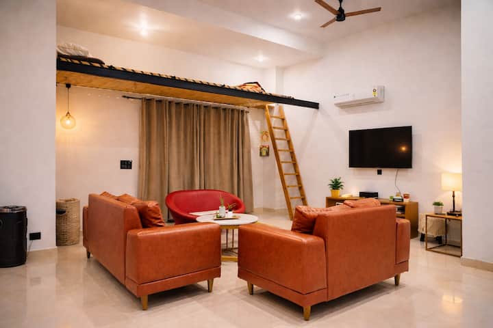 Hideaway Villa | Private Pool | Up To 20 Guest - Noida