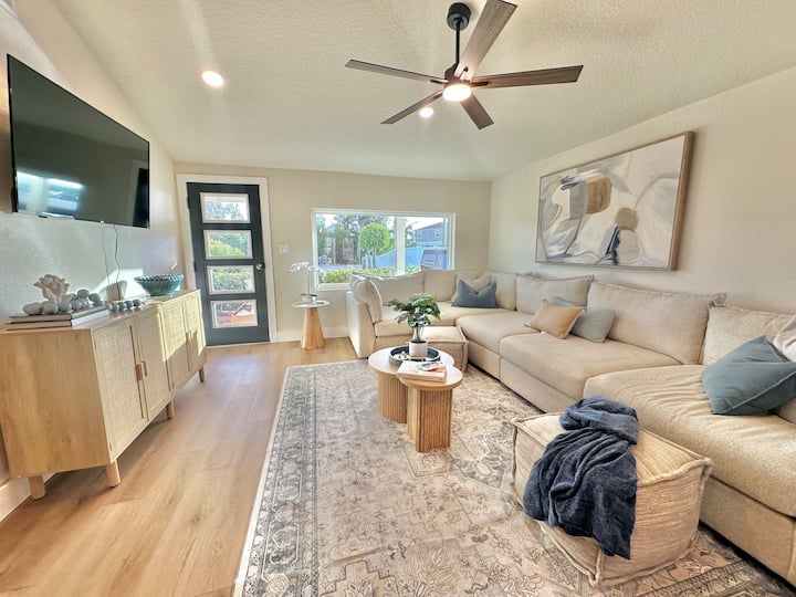 Waterfront Cozy-chic Tampa Home (4 Bed/2.5 Bath) - Tampa, FL