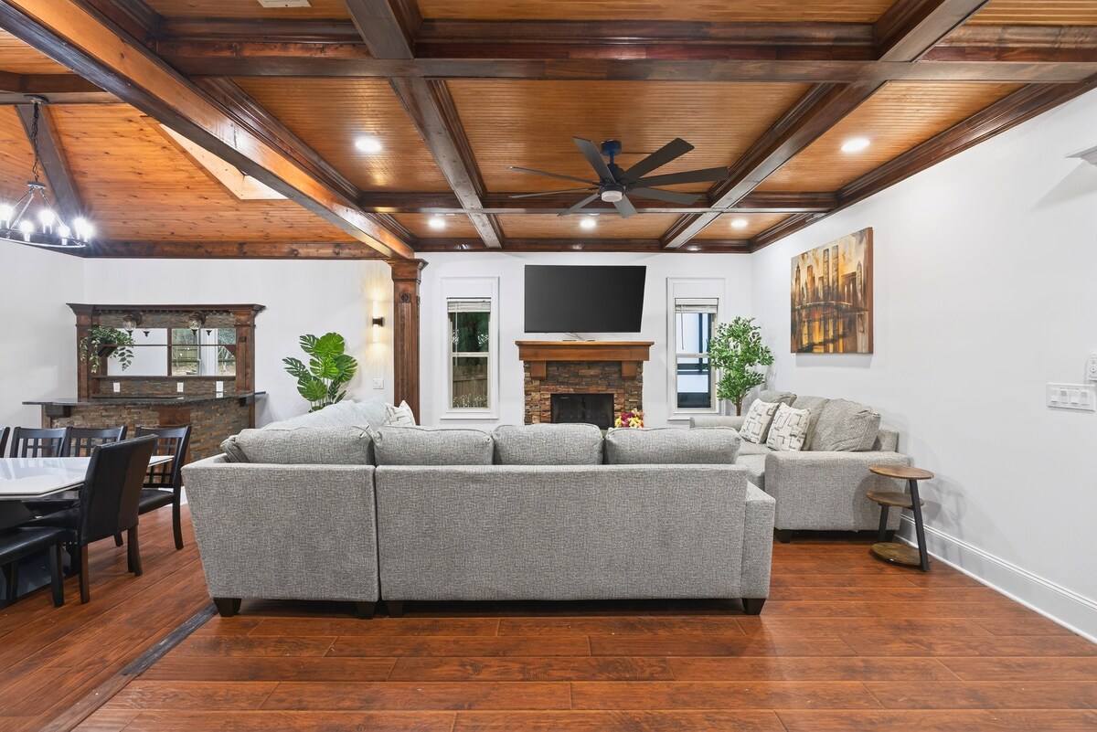Top Airbnb: Mall of GA, Cozy 5 BRs Getaway sleep 12 +Game Room in Buford
