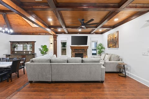 Top Airbnb: Mall of GA, Cozy 5 BRs Getaway sleep 12 +Game Room in Buford