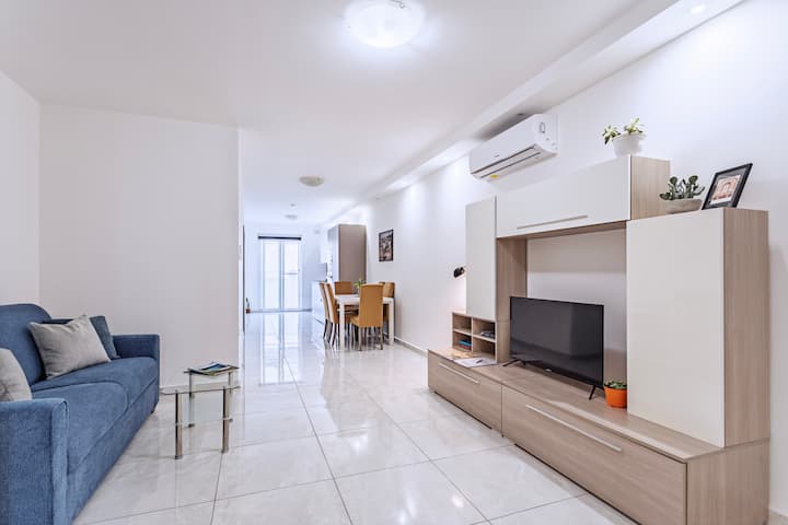 2br Apartment With Balcony | Xemx Gżira | Fl10 - Malta
