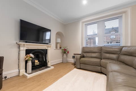 Successful Airbnb property: Century House | 4BR | Free Parking | City Centre in Inverness And Bona