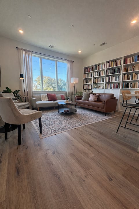 Popular Airbnb listing: Sunlit European-Style Flat on Light Rail in Near Northside