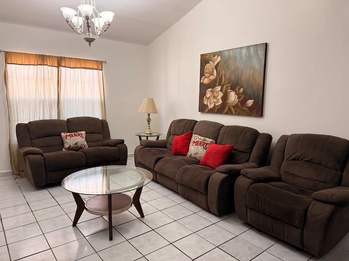 Gran Casa En Zona Residencial Con 4 Habitaciones - Piedras Negras