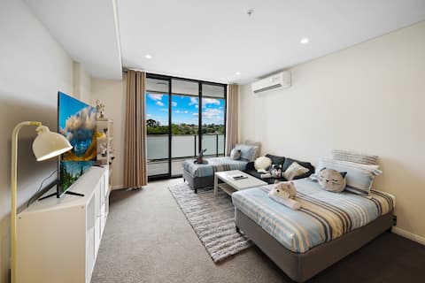 02. HV|Train 2 Mins | Quiet 2BR Apt | Free Parking