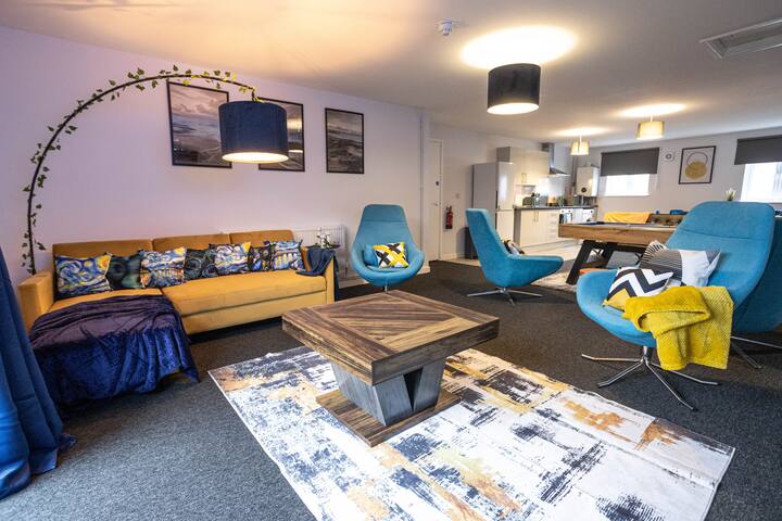 Contractor-friendly 4br | 10 Beds |Wi-fi & Parking - Bristol