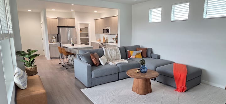 The Urban Escape - New Peaceful Family Home - Meridian, ID