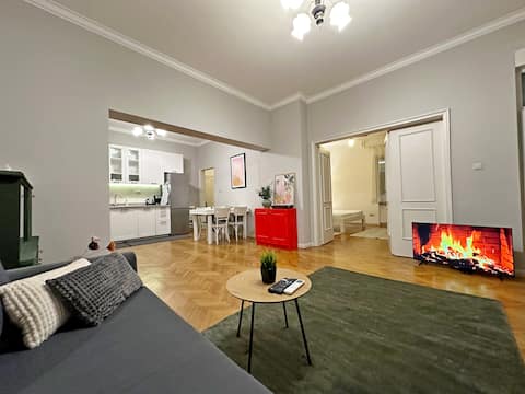 Popular Airbnb listing: Elegant 2BDR Apt for groups/family - Fast Wi-Fi in Яворов