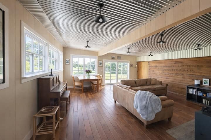 The Shearerton - Woolshed Retreat With Hot Tub - Feilding