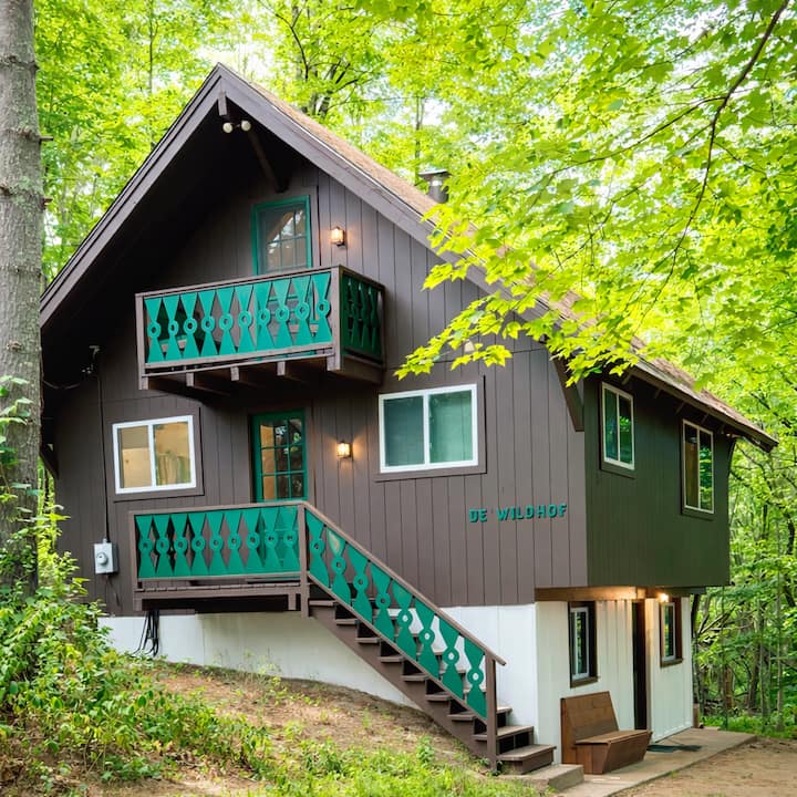 De Wildhof Chalet |A Boutique, Dog Friendly Cabin - North Conway, NH