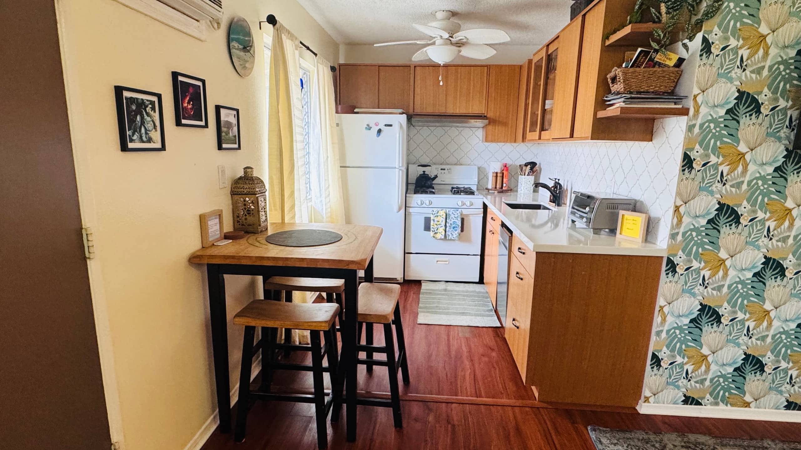Condo in Kailua-Kona · ★4.89 · 2 bedrooms · 2 beds · 1 bath - Image 3