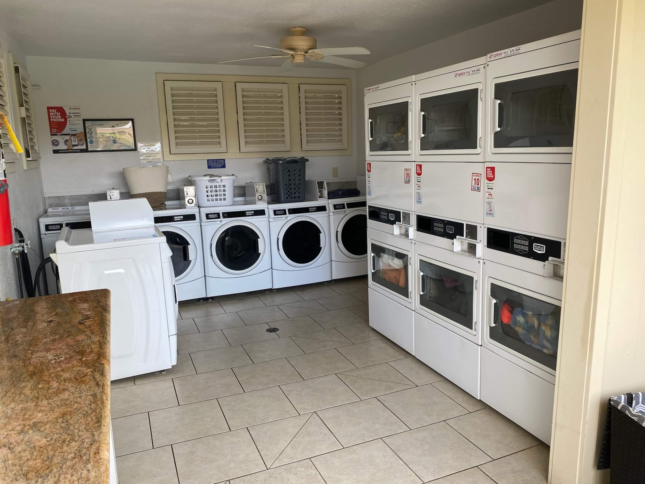 Condo in Kailua-Kona · ★4.89 · 2 bedrooms · 2 beds · 1 bath - Image 12