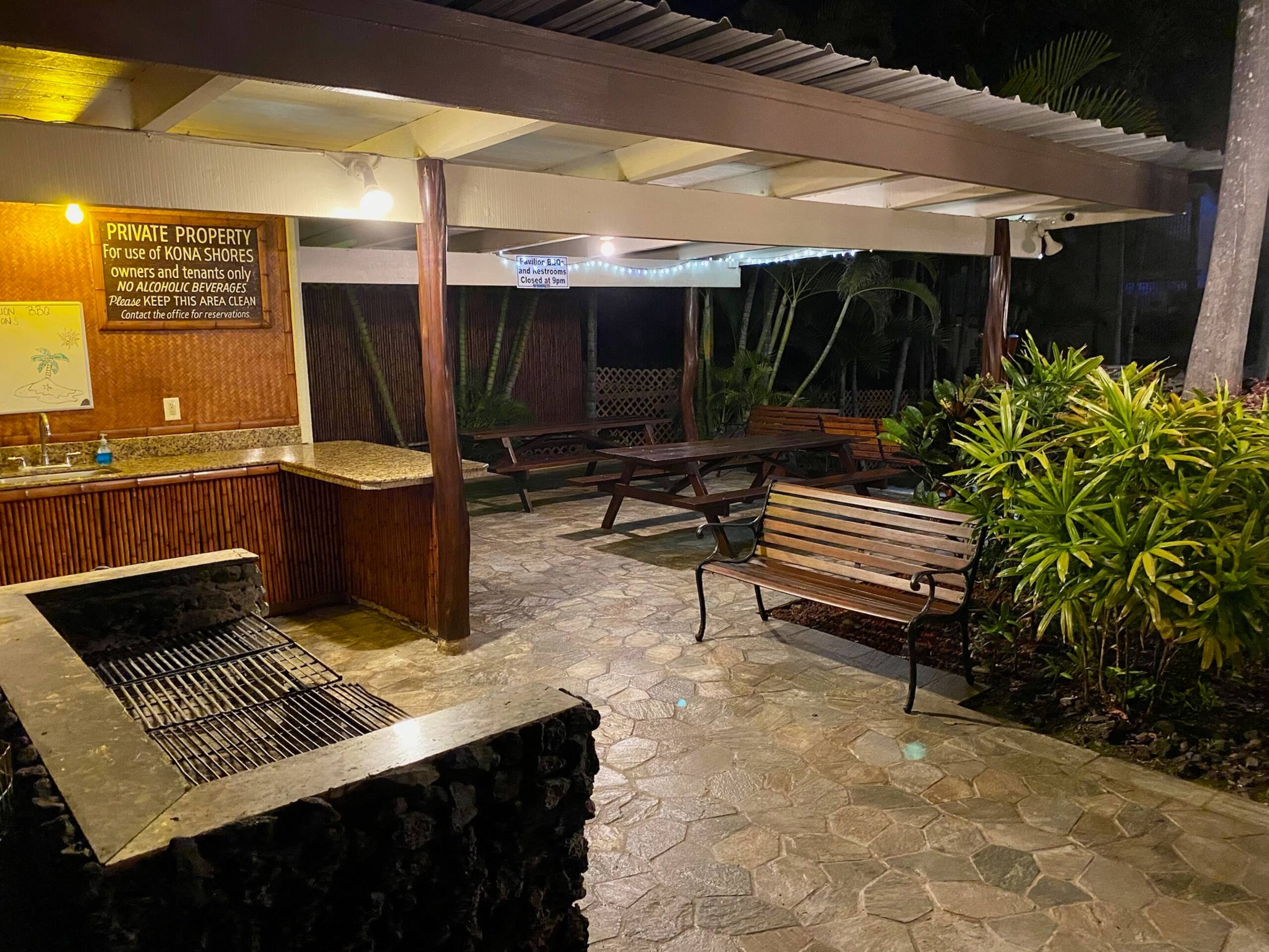 Condo in Kailua-Kona · ★4.89 · 2 bedrooms · 2 beds · 1 bath - Image 22