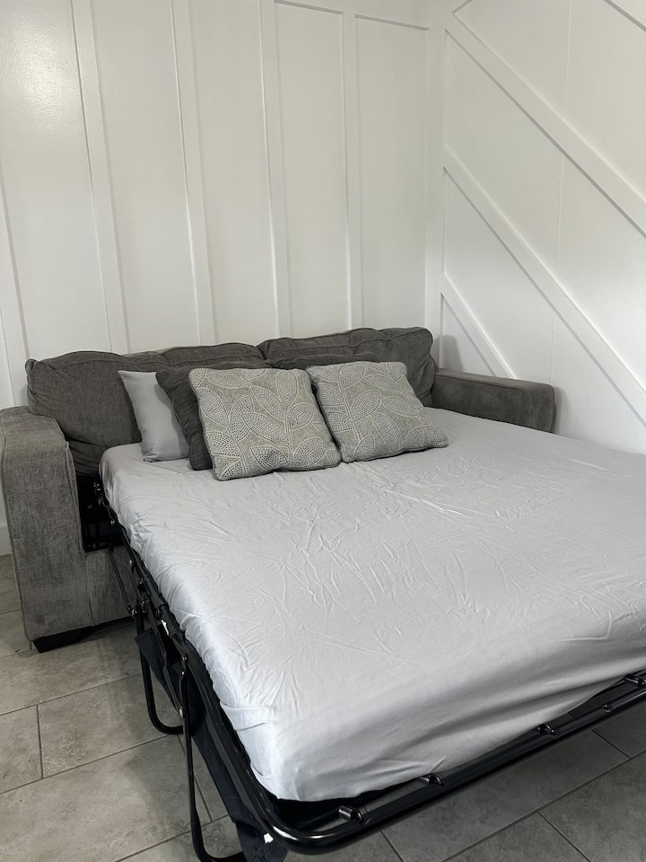 Modern & Sleek Duplex Close To Universal & Outlets - Orlando, FL