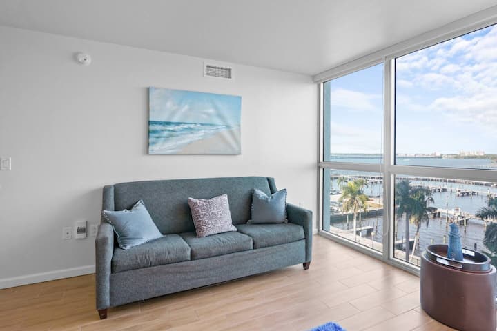 Stylish Cozy Apartment | Prime Fort Myers Location - Fort Myers, FL