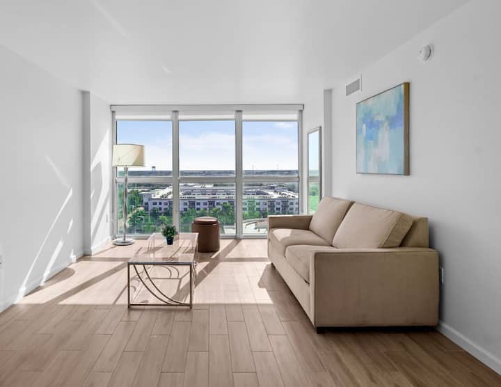 Charming Central Water Views Apt Fort Myers - Fort Myers, FL